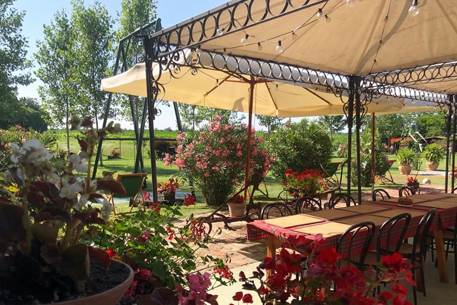 Tavoli all'aperto